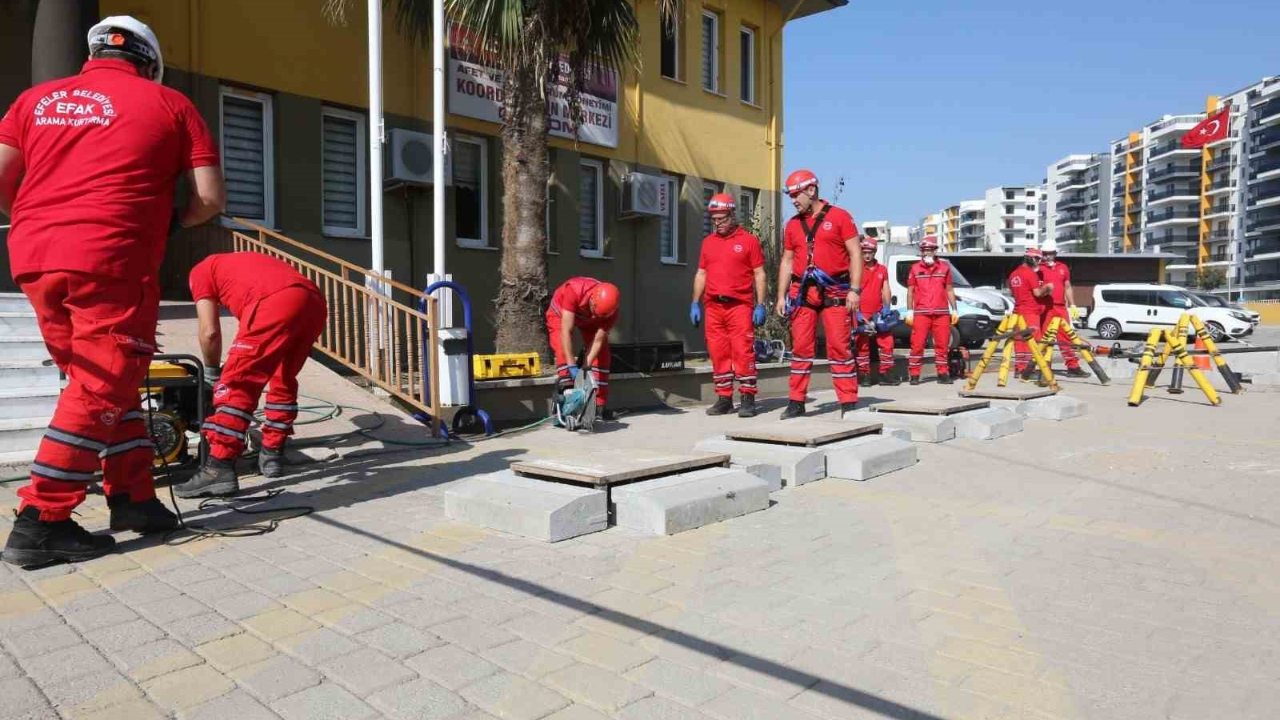 Efeler Belediyesi Arama Kurtarma (EFAK) ekibi, afetlere anında müdahale etmek