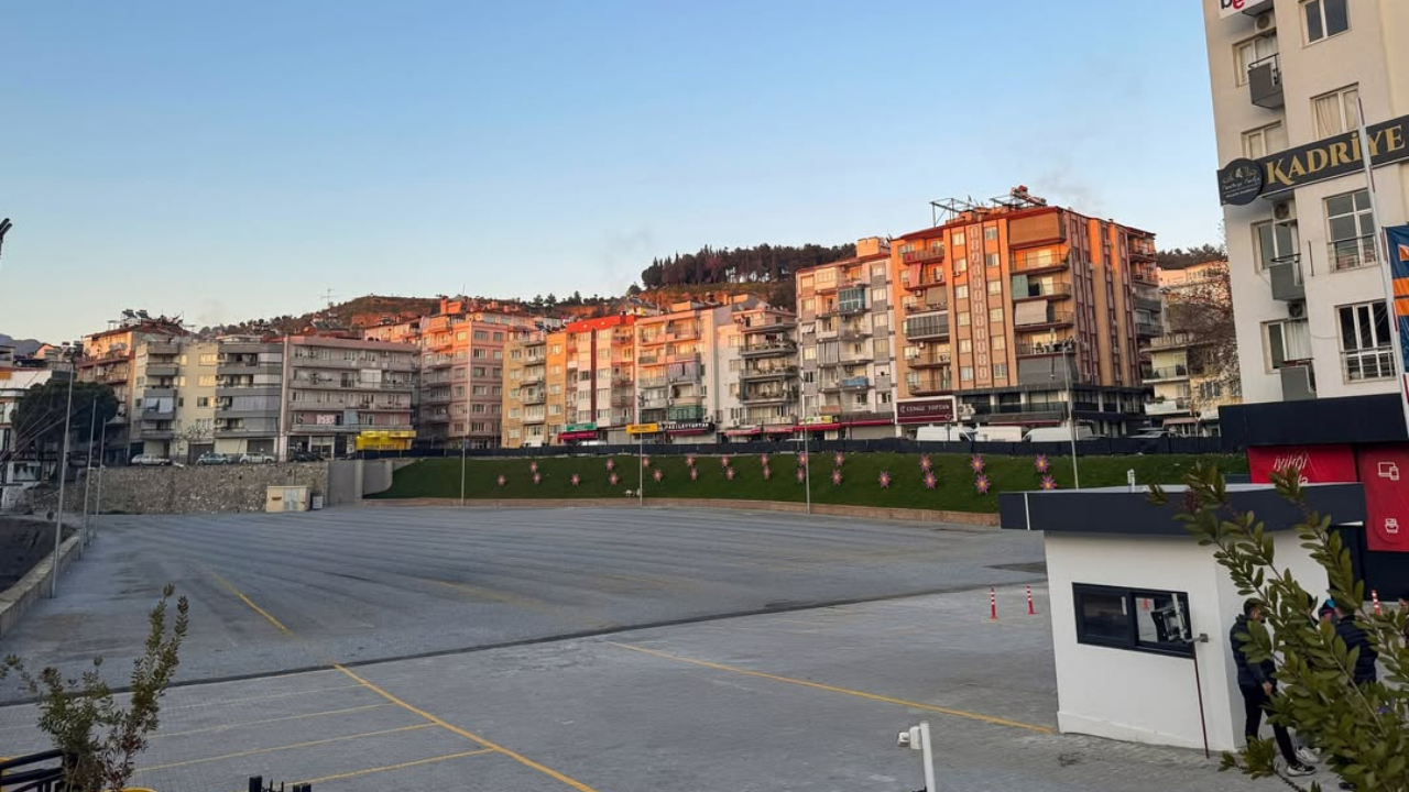 Efeler Belediye Başkanı Anıl Yetişkin’in girişimleriyle ilçede uzun yıllardır boş