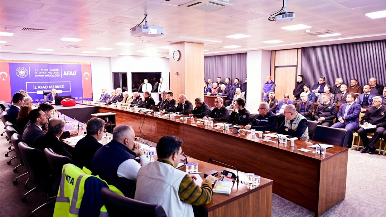 Ege Denizi’nde Santorini Adası ve civarındaki sismik hareketlilikle ilgili olası