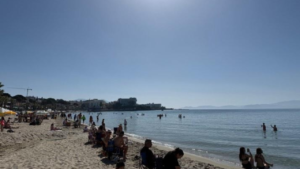 Bahar aylarının gelmesiyle birlikte hava sıcaklıklarının artması, Kuşadası’nda deniz sezonunu
