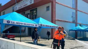 Didim Belediyesi ekipleri, Akbük Mahallesi’nde bulunan Akbük Cemevi’nde kapsamlı temizlik