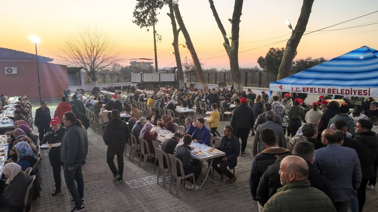 Efeler Belediyesi, Ramazan ayı boyunca farklı mahallelerde iftar sofraları kurarak