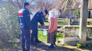 Aydın İl Jandarma Komutanlığı ekipleri, sadece asayişi sağlamakla kalmayıp, vatandaşlarla