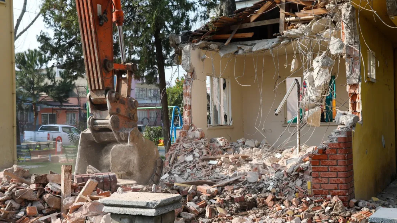 Efeler Belediyesi, ilçede yapı güvenliğini ön planda tutarak, depreme dayanıksız