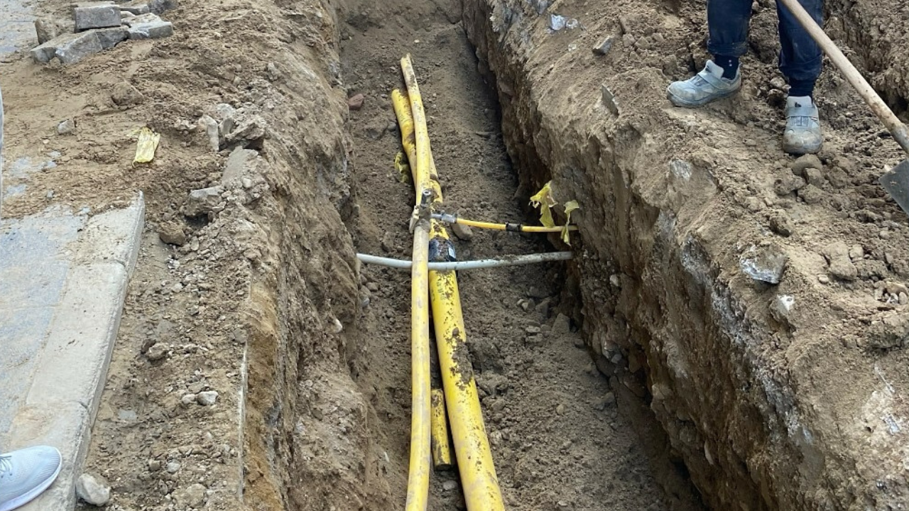 Germencik Belediyesi, ilçeye doğalgaz altyapısını kazandırma çalışmalarını aralıksız sürdürüyor. Bu