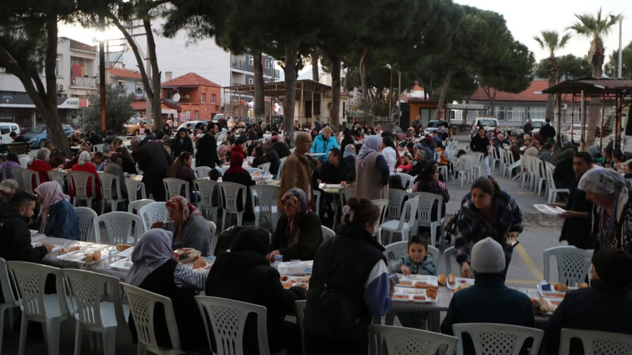Söke Belediye Başkanı Dr. Mustafa İberya Arıkan, Panayır Pazarı’nda kurulan