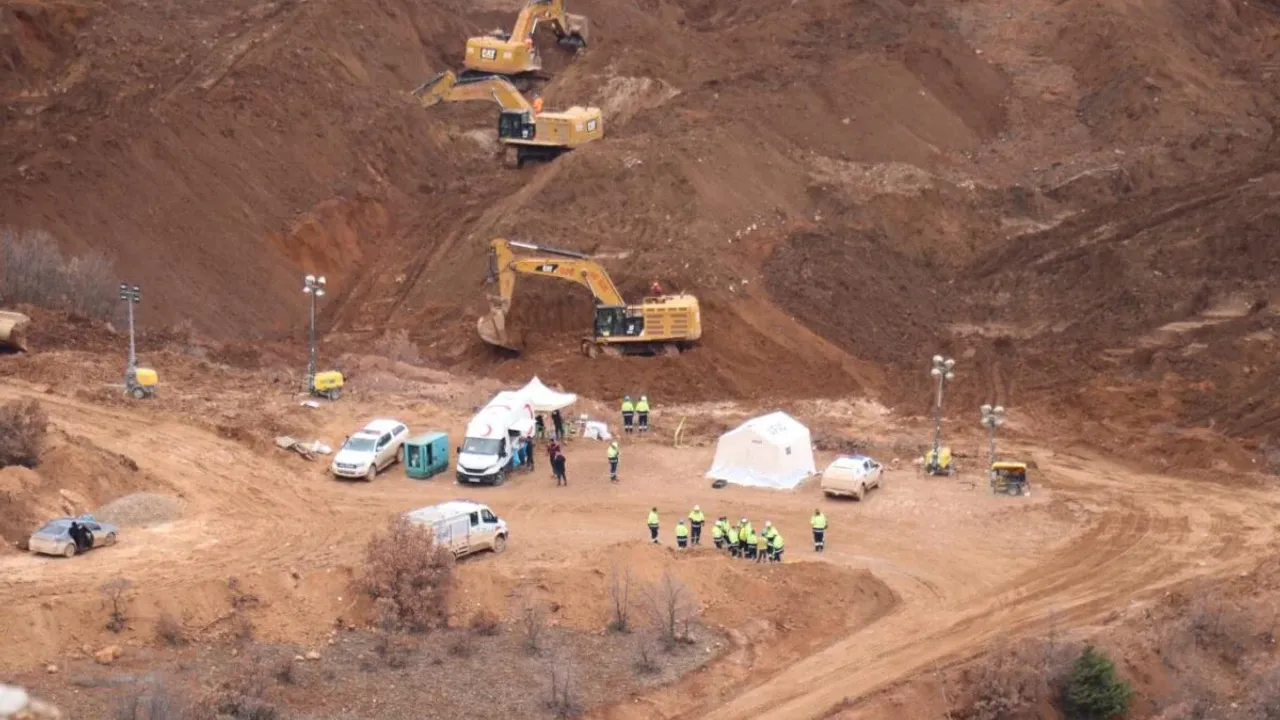 İliç’teki maden kazasıyla ilgili 43 sanığın yargılaması başladı Erzincan’ın İliç ilçesindeki altın madeninde 9 işçinin hayatını kaybetmesine neden