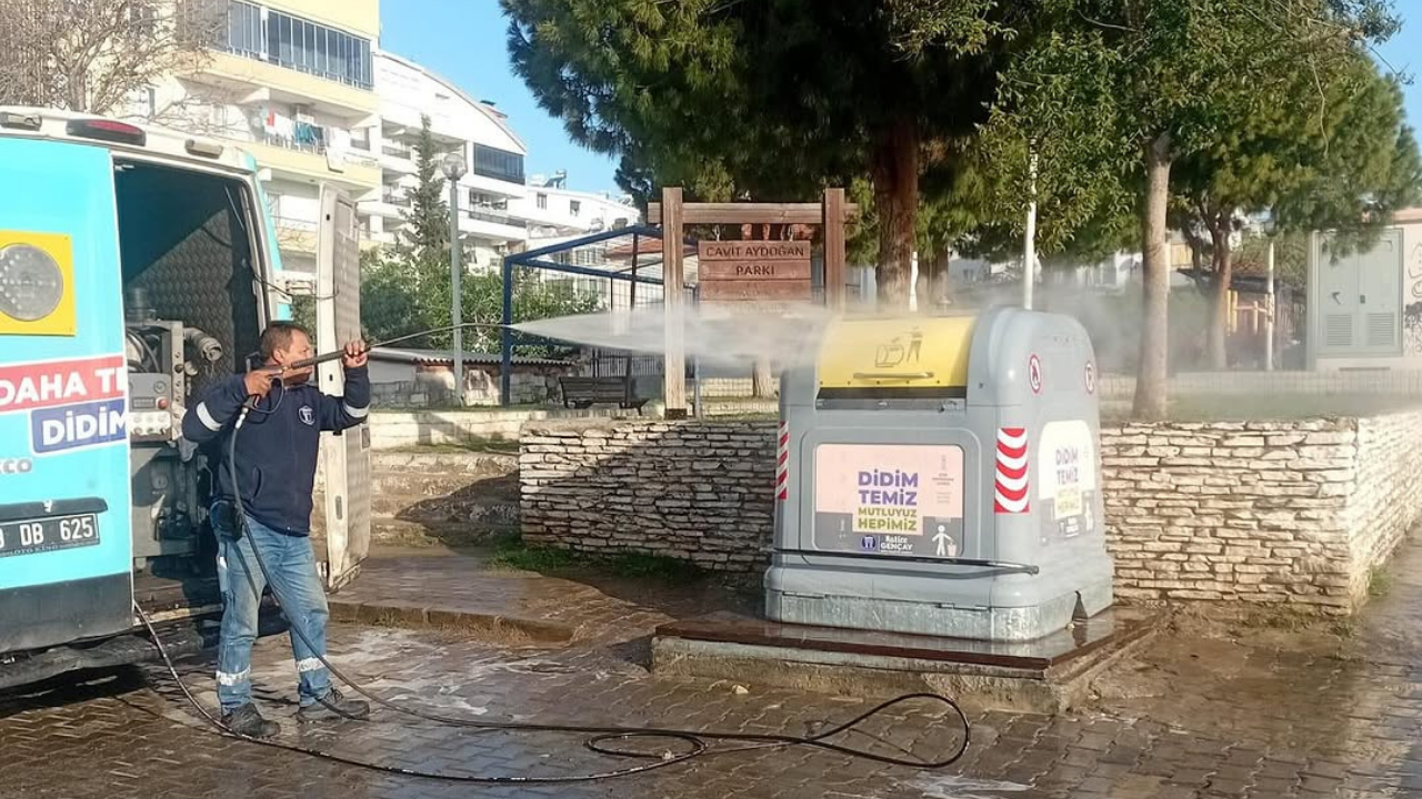 Didim Belediyesi Temizlik İşleri Müdürlüğü ekipleri, ilçede çevre sağlığını korumak