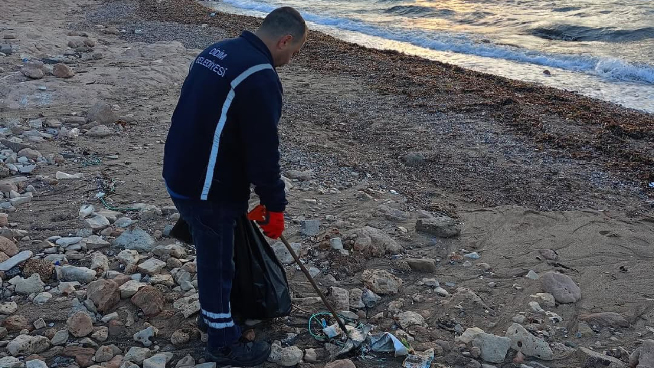 Didim Belediyesi Temizlik İşleri Müdürlüğü ekipleri, ilçenin sahil bölgelerinde kapsamlı