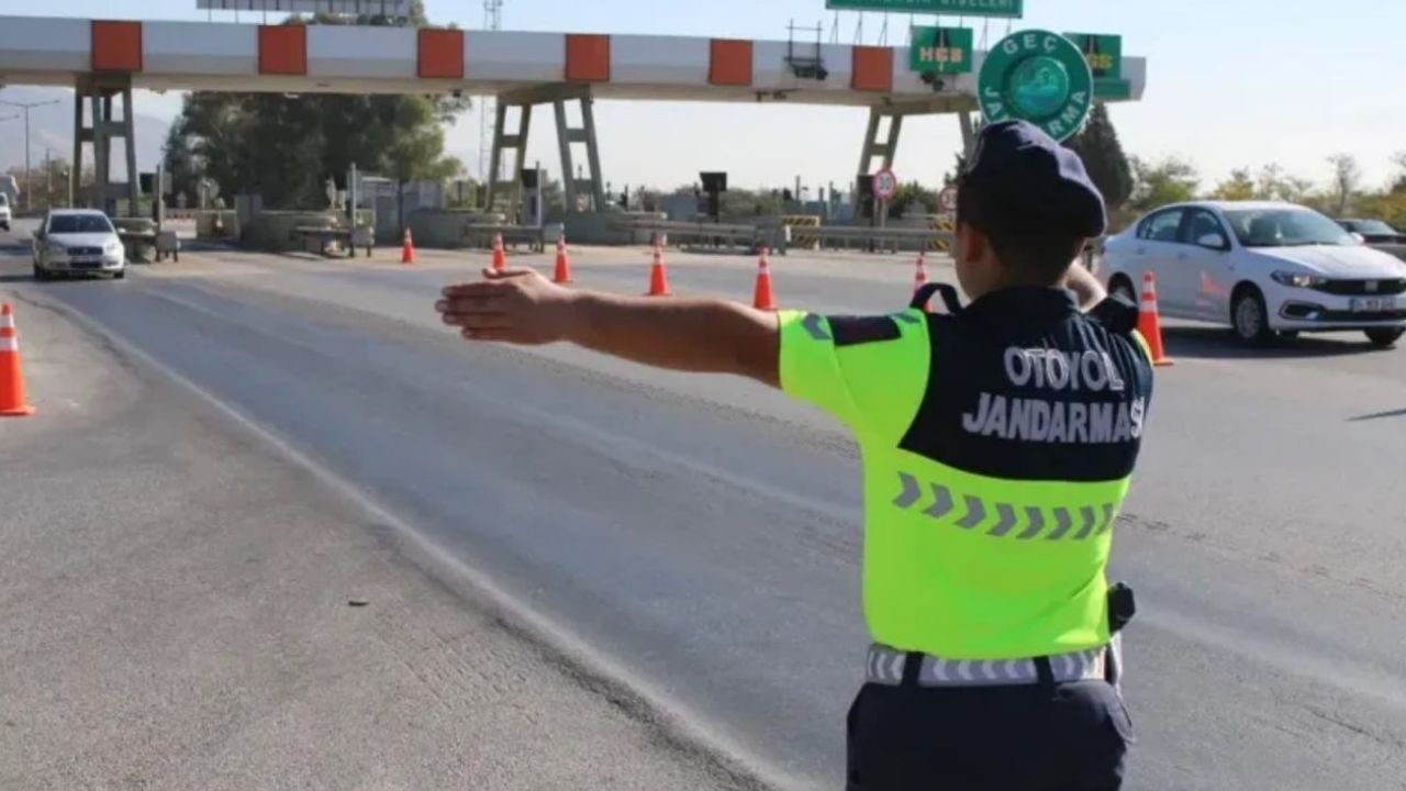 Aydın İl Jandarma Komutanlığı Otoyol Trafik Jandarması ekipleri, trafik kazalarını