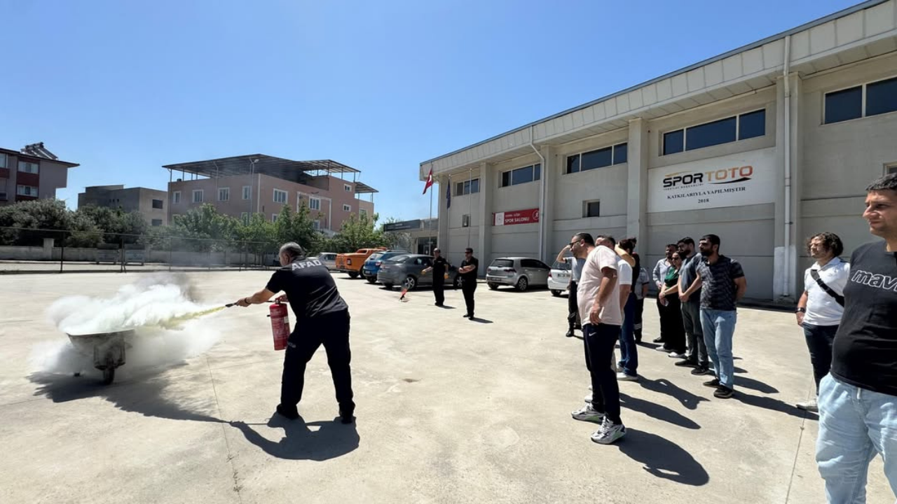 Aydın’ın Köşk ilçesinde, gençler ve kamu personeline yönelik Afet Farkındalık