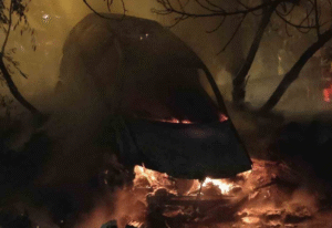 Aydın’ın Kuşadası ilçesinde park halindeki bir otomobilde yangın çıktı. Kızına