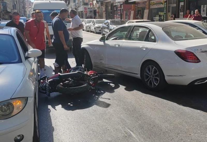 Aydın’ın Efeler ilçesi Kurtuluş Mahallesi Kıbrıs Caddesi’nde meydana gelen kazada