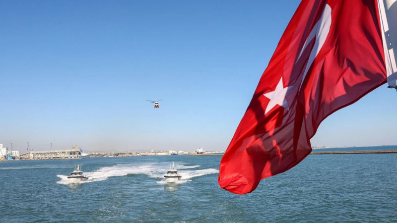 Kıyı illerde görev yapan Sahil Güvenlik ekipleri, yılın ilk sekiz