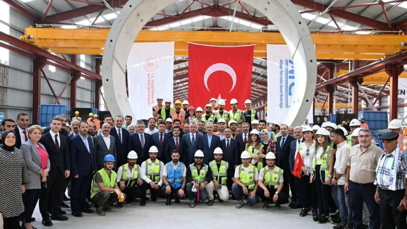Ulaştırma ve Altyapı Bakanı Abdulkadir Uraloğlu, Körfezray Metro Hattı’nın temel