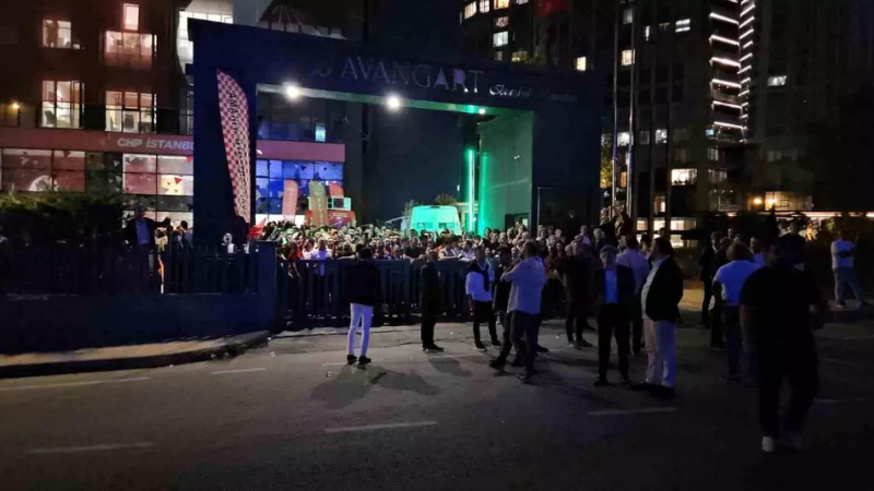 CHP İstanbul İl Başkanı Özgür Çelik’in mahkeme kararıyla görevden uzaklaştırılmasının