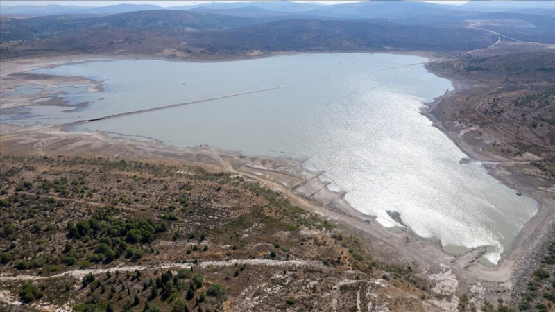 İzmir’de yaşanan kuraklık nedeniyle uygulanan planlı su kesintilerinde değişikliğe gidildi.