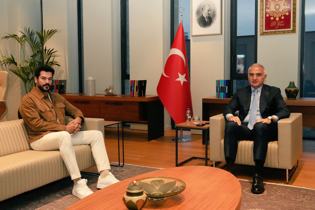 Kültür ve Turizm Bakanı Mehmet Nuri Ersoy ile ünlü oyuncu