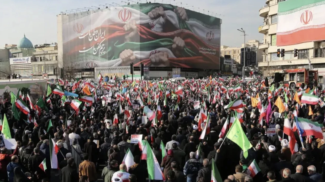 İran’da ekonomik gerekçelerle başlayan ve kısa sürede ülke geneline yayılan